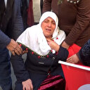 HDP önündeki eyleme katılan anne röportaj sırasında baygınlık geçirdi